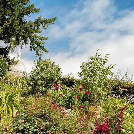 Lovely In The Heart Of Montmartre Parijs