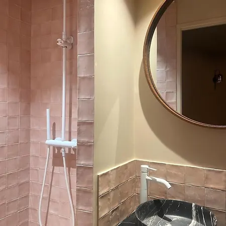 Lovely In The Heart Of Montmartre *