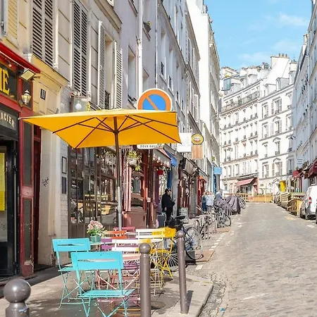 Lovely In The Heart Of Montmartre *